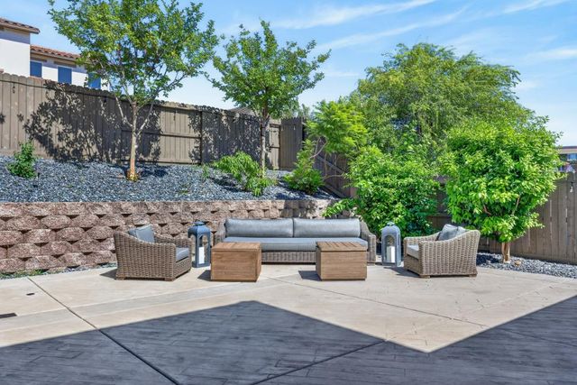 717 Gray Dawn Dr, Rocklin, CA 95765