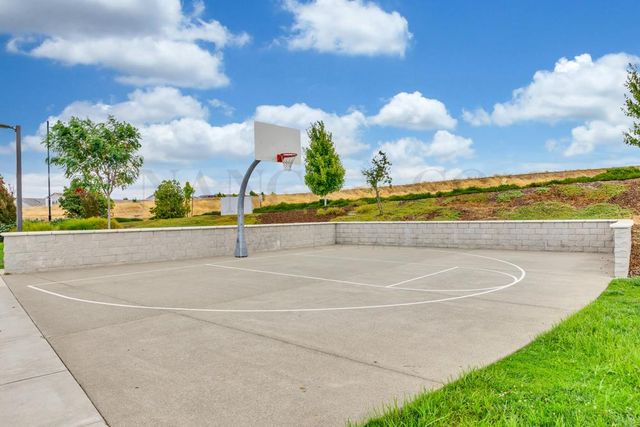 717 Gray Dawn Dr, Rocklin, CA 95765