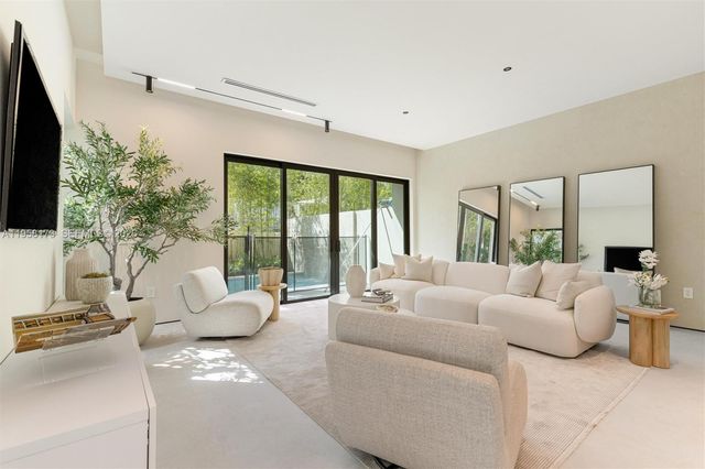 1746 SW 21st Ter Left, Miami, FL 33145