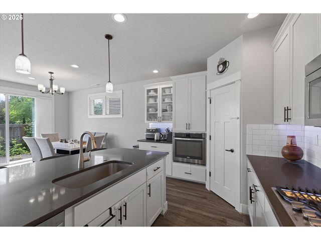 2566 Sw Mckenna Pl, Beaverton, OR 97003