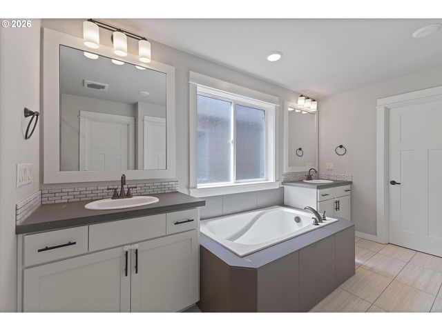 2566 Sw Mckenna Pl, Beaverton, OR 97003