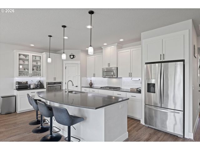 2566 Sw Mckenna Pl, Beaverton, OR 97003