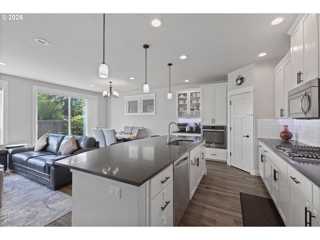 2566 Sw Mckenna Pl, Beaverton, OR 97003