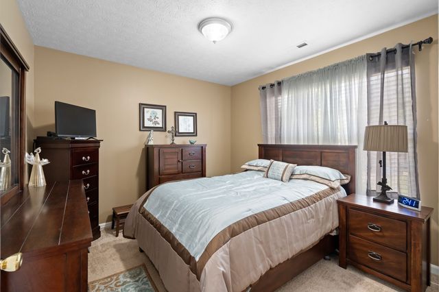 207 S Aztec Dr, White House, TN 37188