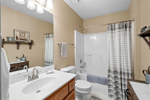 207 S Aztec Dr, White House, TN 37188