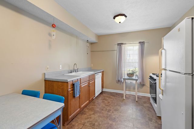 207 S Aztec Dr, White House, TN 37188
