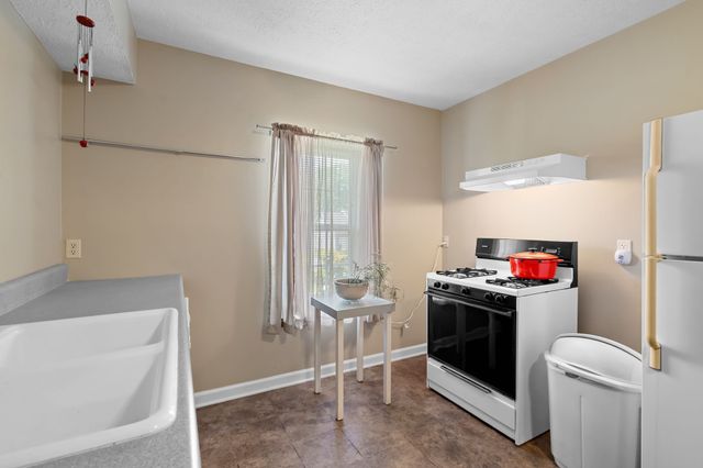 207 S Aztec Dr, White House, TN 37188