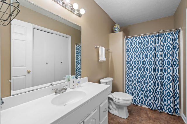 207 S Aztec Dr, White House, TN 37188