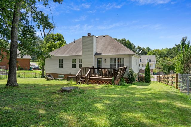 207 S Aztec Dr, White House, TN 37188