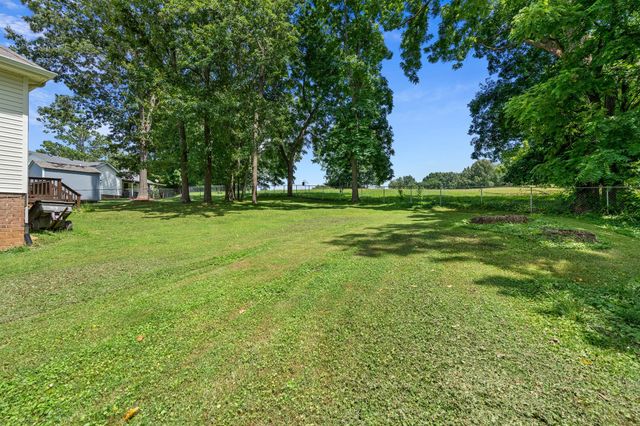 207 S Aztec Dr, White House, TN 37188