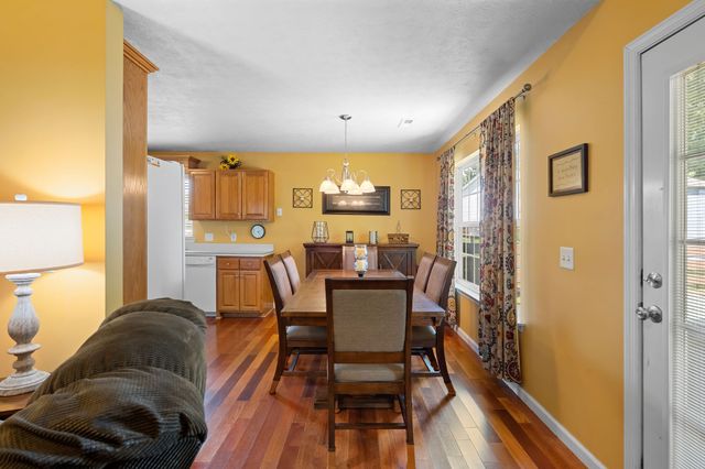 207 S Aztec Dr, White House, TN 37188