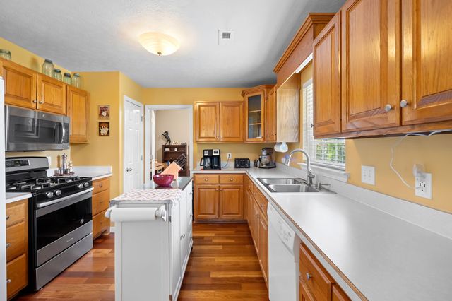 207 S Aztec Dr, White House, TN 37188