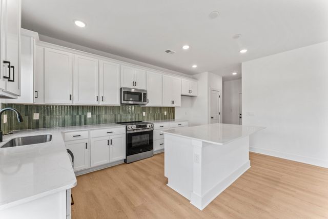 301 Brandi Ln, Gallatin, TN 37066