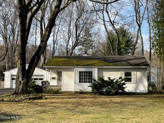 8 Clover Lane, Colonie, NY 12211