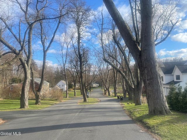 8 Clover Lane, Colonie, NY 12211