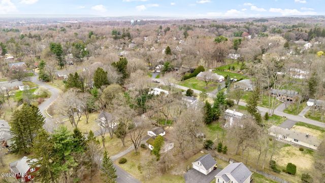 8 Clover Lane, Colonie, NY 12211