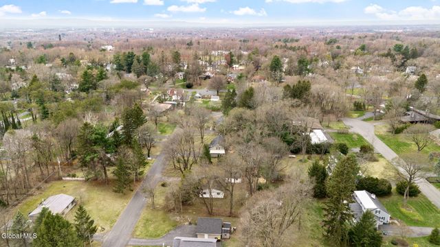 8 Clover Lane, Colonie, NY 12211
