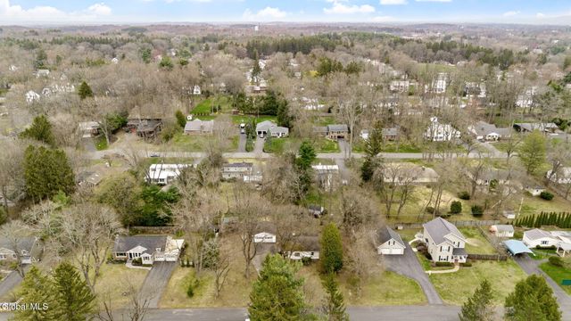8 Clover Lane, Colonie, NY 12211