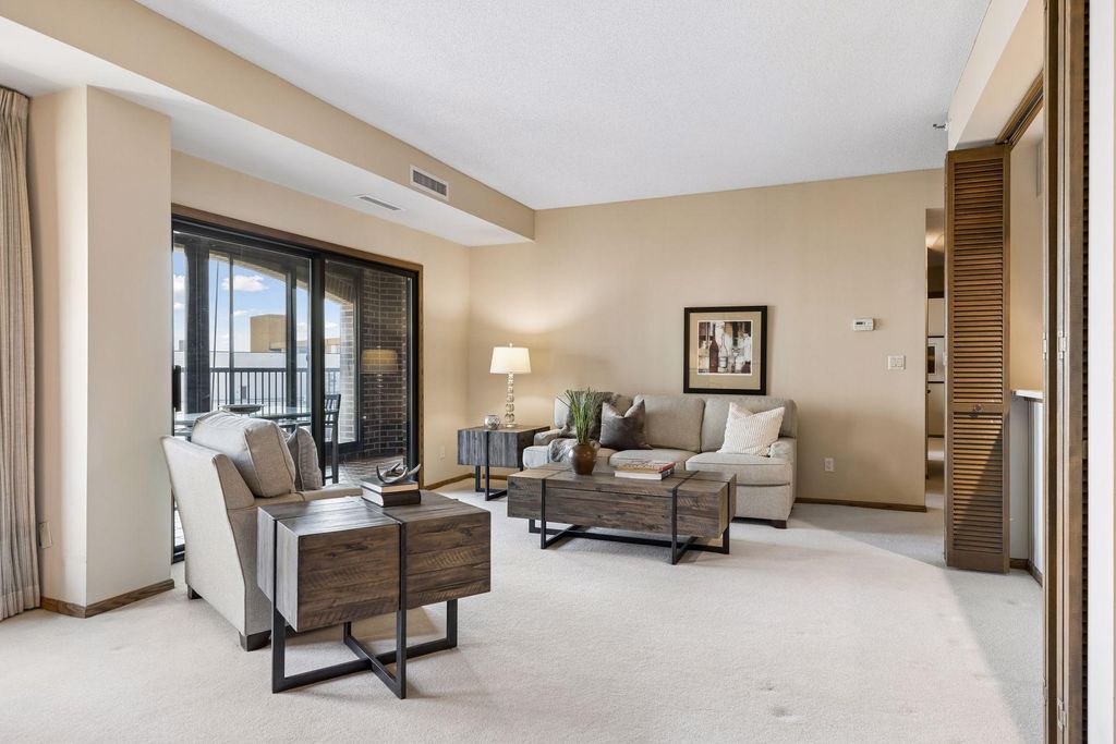 1235 Yale Place 908, Minneapolis, MN 55403 — photo 2