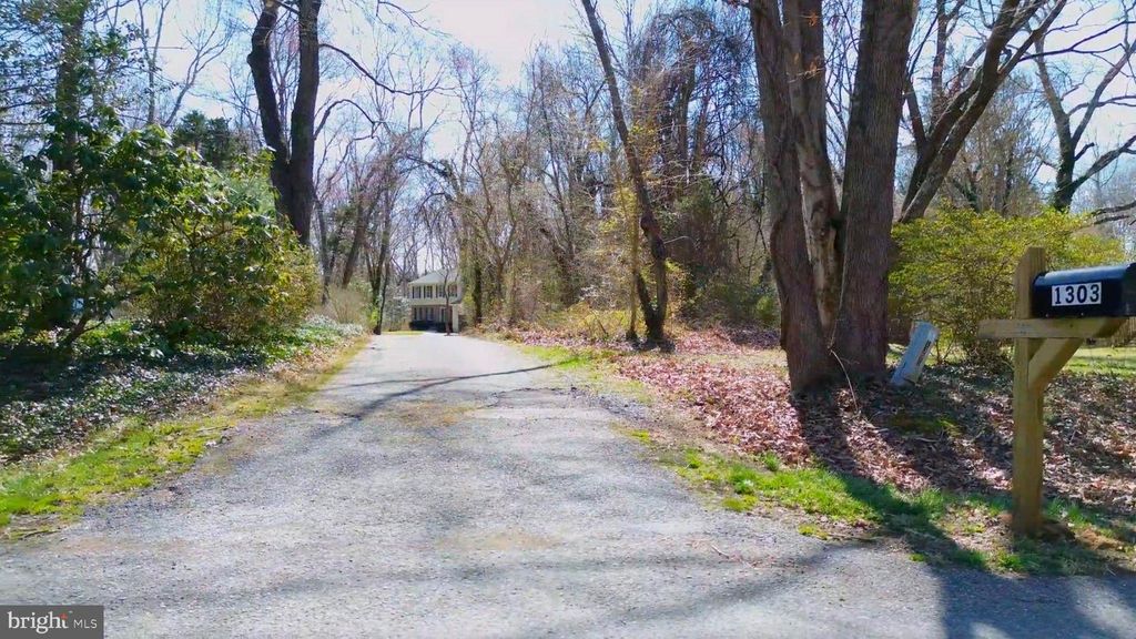 Image 2 of property listing at 1303 SHAWNEE CT, Millersville, MD 21108