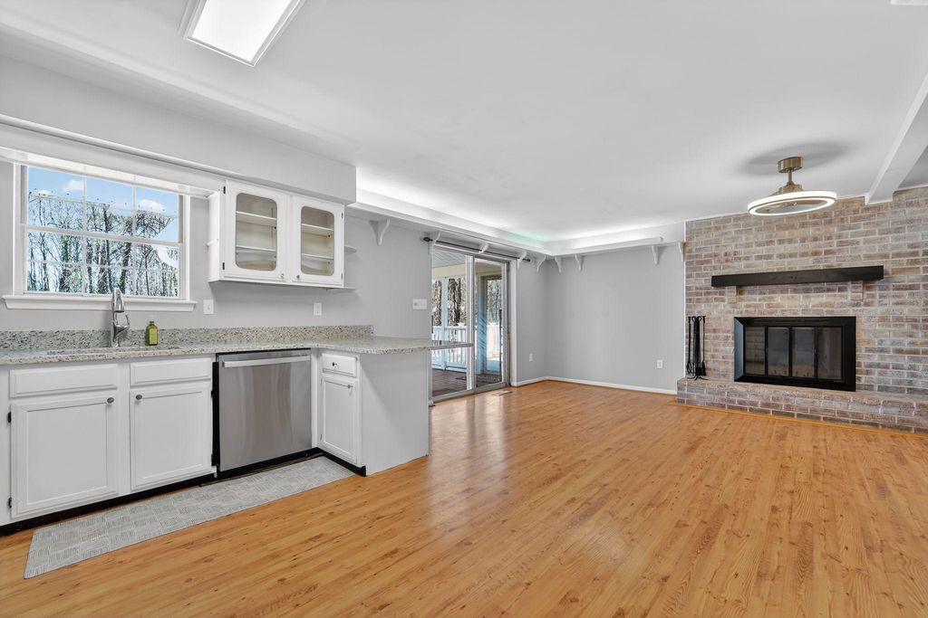 Image 12 of property listing at 1303 SHAWNEE CT, Millersville, MD 21108