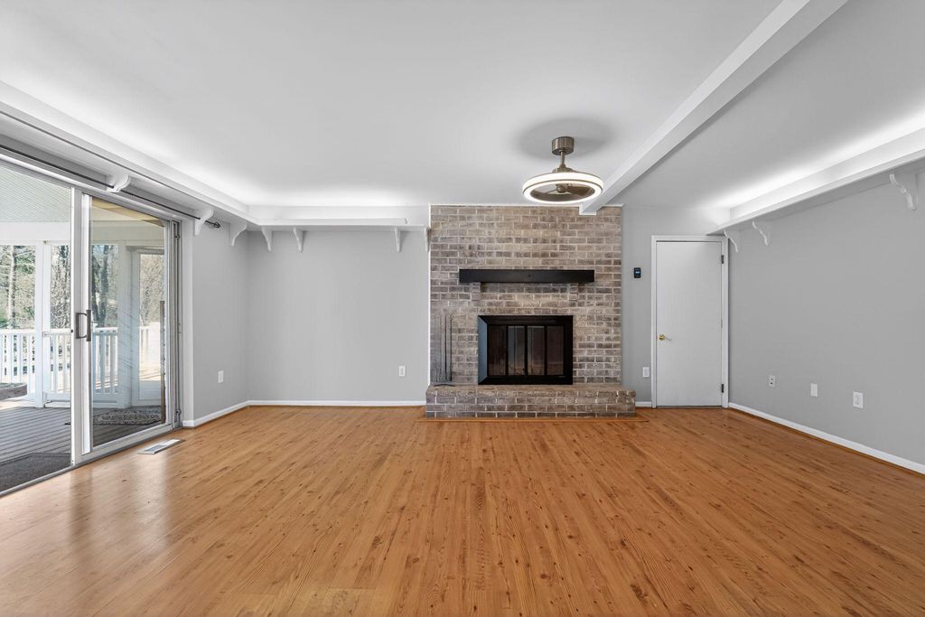 Image 14 of property listing at 1303 SHAWNEE CT, Millersville, MD 21108