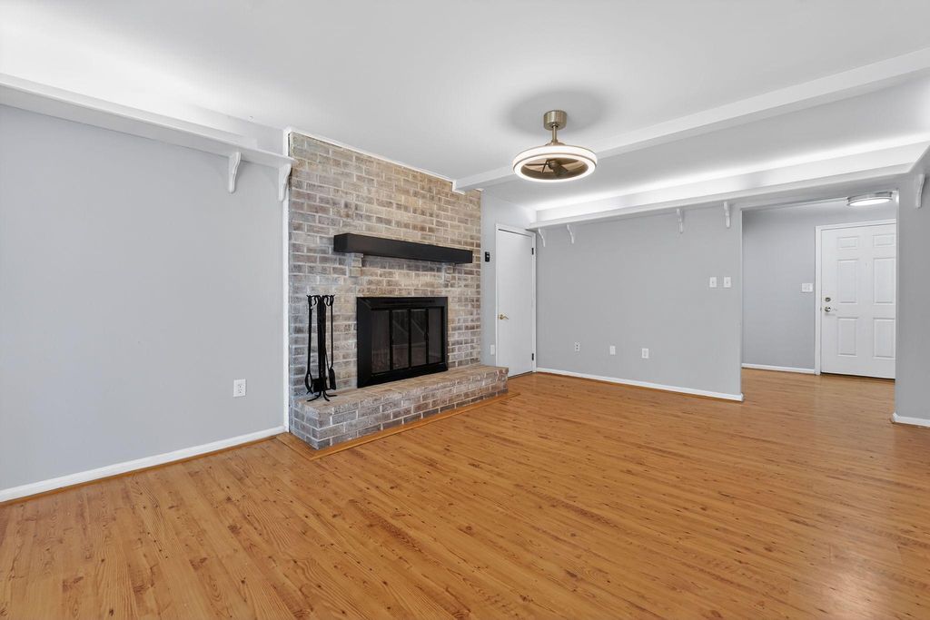 Image 15 of property listing at 1303 SHAWNEE CT, Millersville, MD 21108