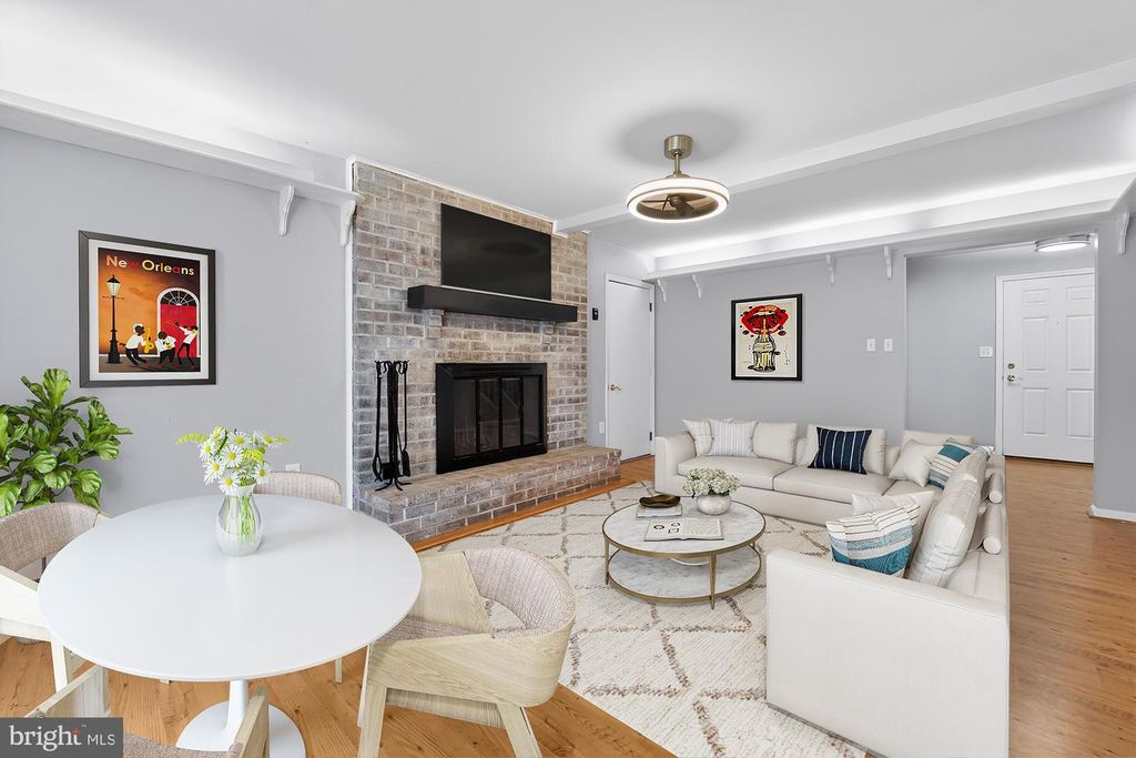 Image 16 of property listing at 1303 SHAWNEE CT, Millersville, MD 21108