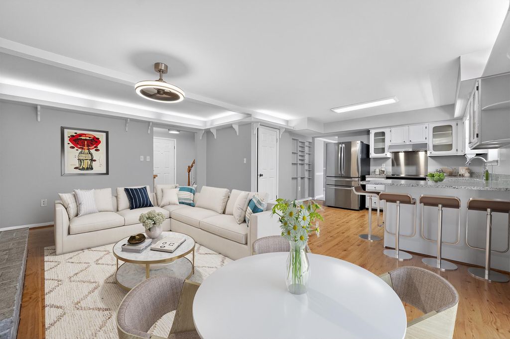 Image 18 of property listing at 1303 SHAWNEE CT, Millersville, MD 21108