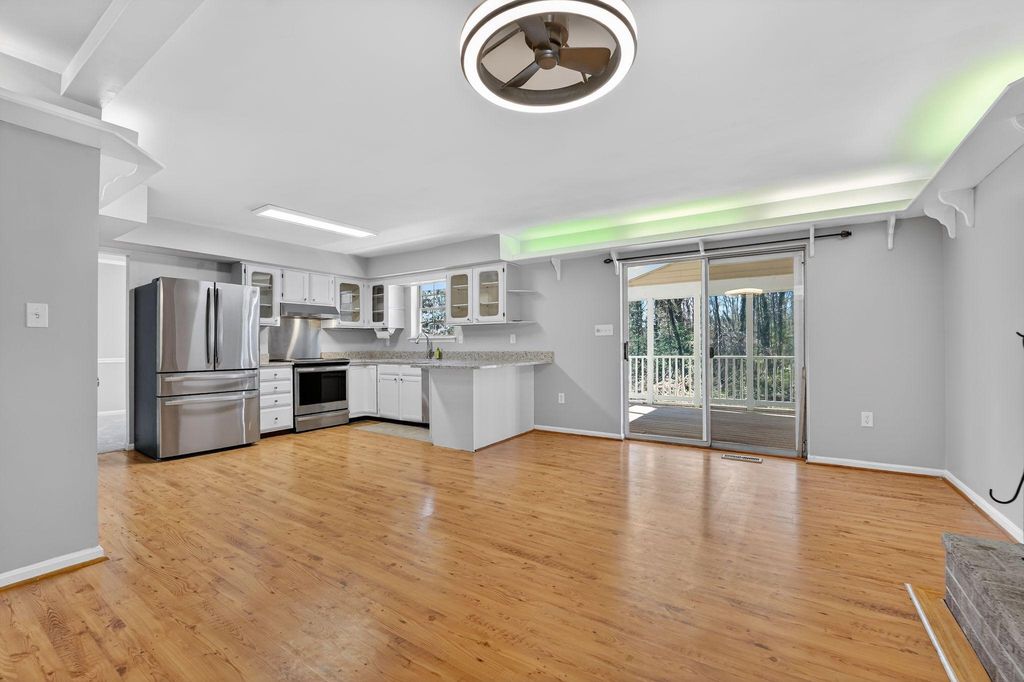 Image 19 of property listing at 1303 SHAWNEE CT, Millersville, MD 21108