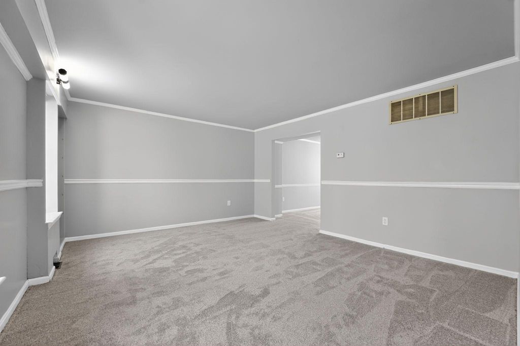 Image 4 of property listing at 1303 SHAWNEE CT, Millersville, MD 21108