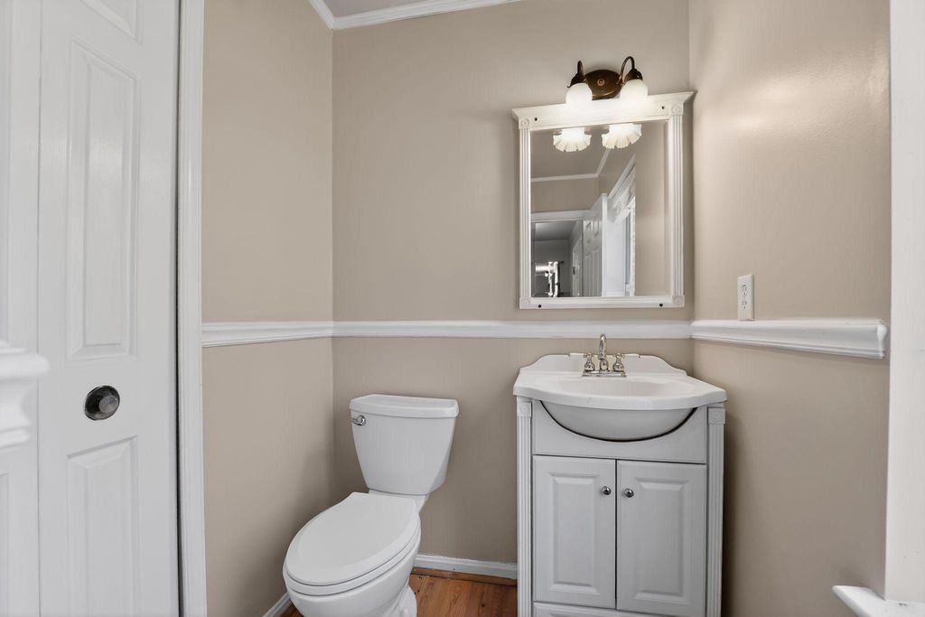 Image 34 of property listing at 1303 SHAWNEE CT, Millersville, MD 21108