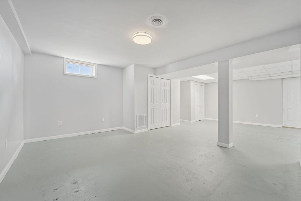 Image 35 of property listing at 1303 SHAWNEE CT, Millersville, MD 21108