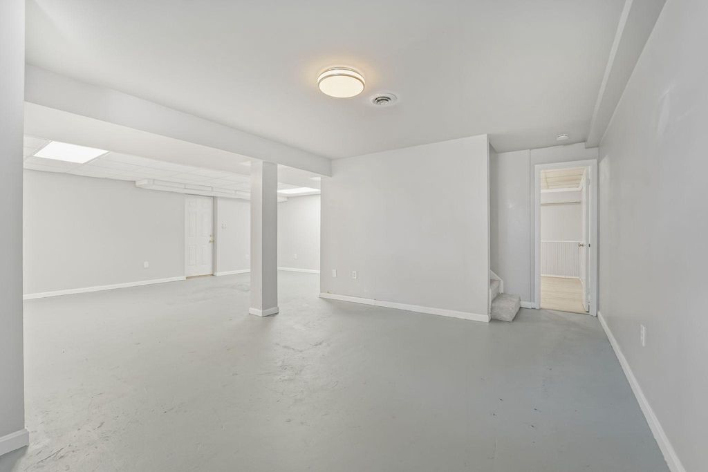 Image 37 of property listing at 1303 SHAWNEE CT, Millersville, MD 21108