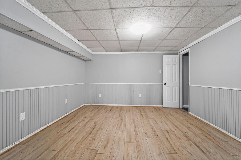 Image 42 of property listing at 1303 SHAWNEE CT, Millersville, MD 21108