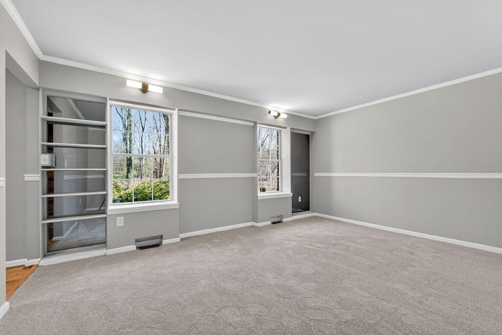 Image 6 of property listing at 1303 SHAWNEE CT, Millersville, MD 21108