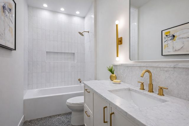 2129 N Damen Avenue 2S, Chicago, IL 60647