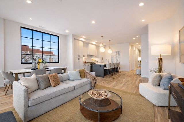 2129 N Damen Avenue 2S, Chicago, IL 60647