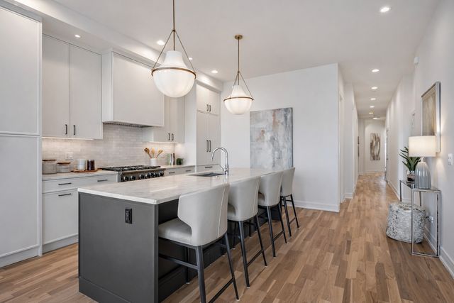 2129 N Damen Avenue 2S, Chicago, IL 60647