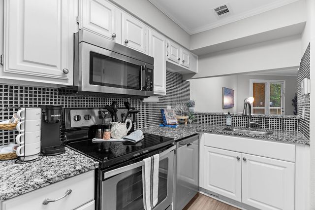 8545 Midpark Road 51, Dallas, TX 75240