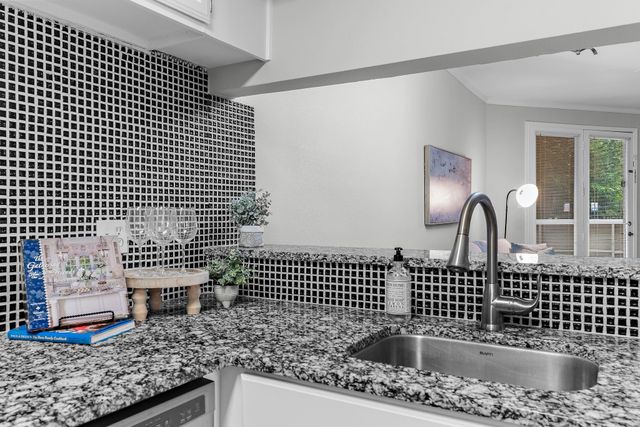 8545 Midpark Road 51, Dallas, TX 75240