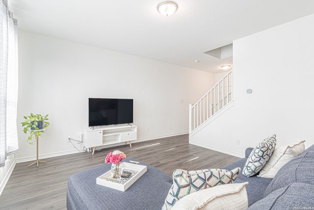 1518 OVERLOOK CV, San Antonio, TX 78245