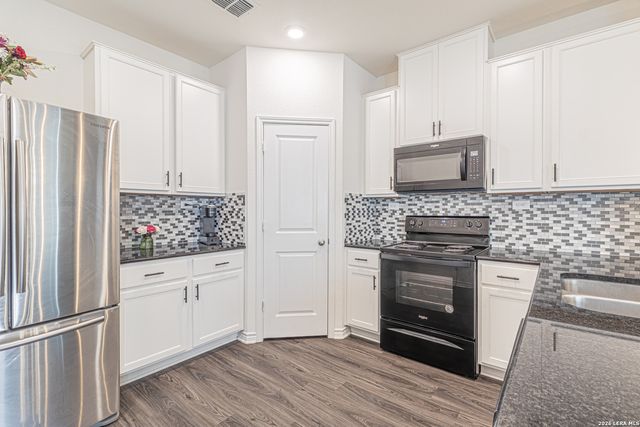 1518 OVERLOOK CV, San Antonio, TX 78245