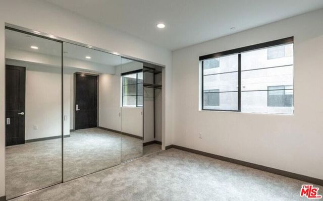 552 N Hobart Boulevard 313, Los Angeles, CA 90004