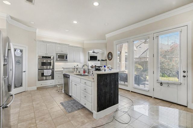 3808 Park Flower Court, Arlington, TX 76017