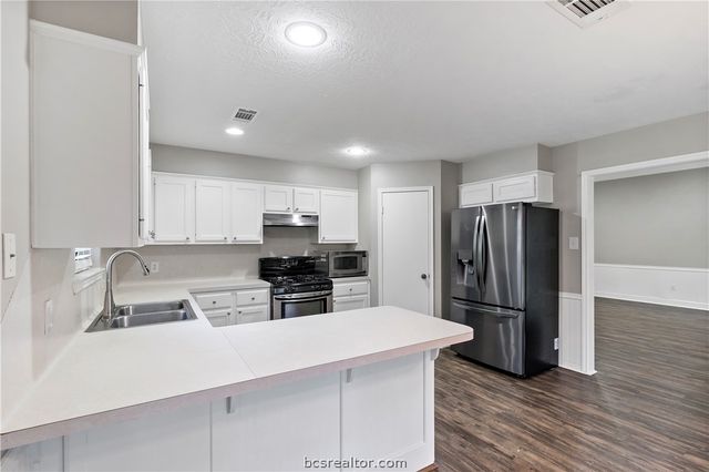 1412 Richland Court S, College Station, TX 77845