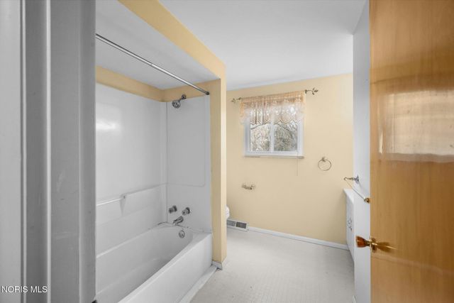 6946 Kinsman Drive, Sylvania, OH 43560