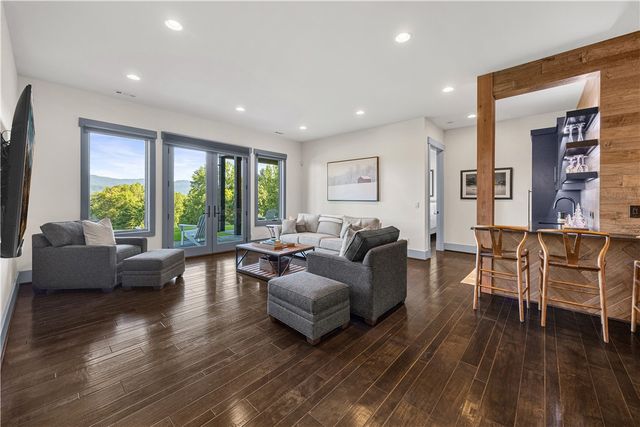 11 Clermont Court, Travelers Rest, SC 29690