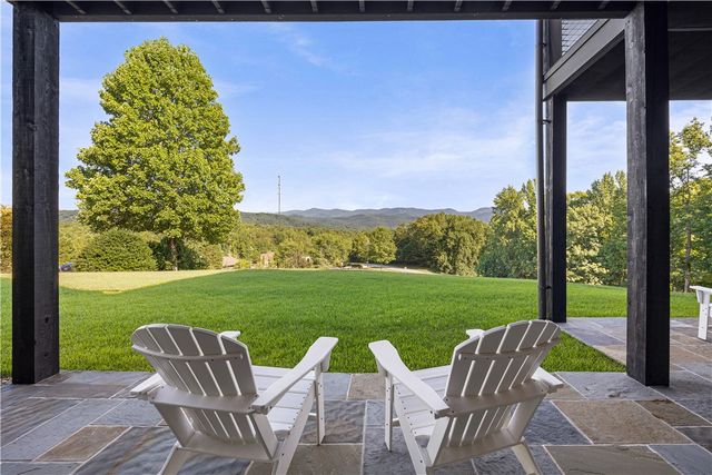 11 Clermont Court, Travelers Rest, SC 29690