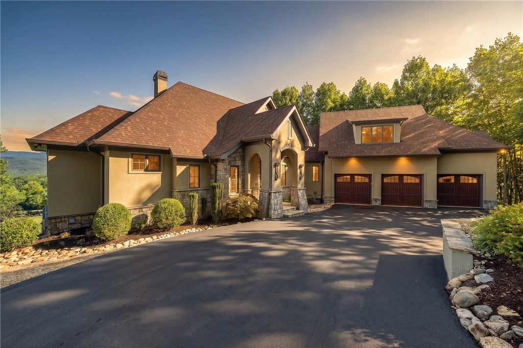 11 Clermont Court, Travelers Rest, SC 29690